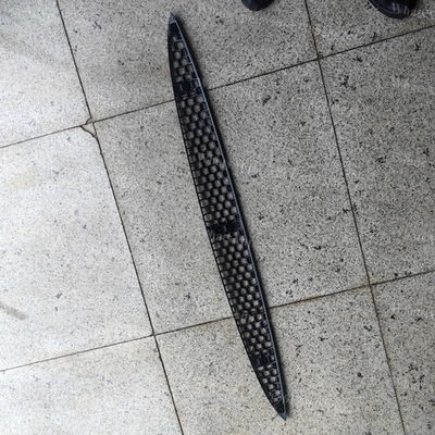 988025 GRILLE-LOWER-TK NOIR,SP le couvercle inférieur du THERMO KING T-600M, T-800M, T-1000M, T-680Pro, T-880Pro, T-1080Pro