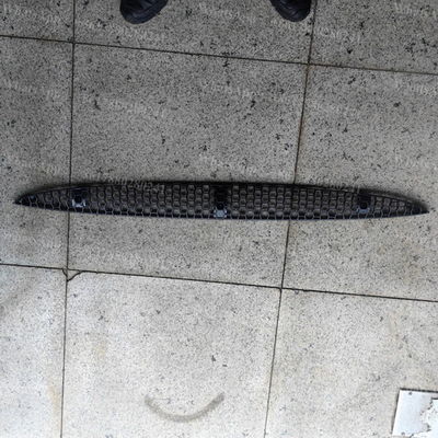 La couverture inférieure pour le THERMO KING T-600M, T-800M, T-1000M, T-680Pro, T-880Pro, T-1080Pro, modèle 988025 GRILLE-LOWER-TK noir, SP